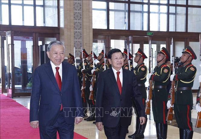 Tổng Bí thư Tô Lâm và Tổng Bí thư, Chủ tịch nước Lào Thongloun Sisoulith đến dự Hội nghị thông báo kết quả Đại hội đại biểu toàn quốc lần thứ XIV của Đảng Cộng sản Việt Nam. Ảnh: Thống Nhất – TTXVN