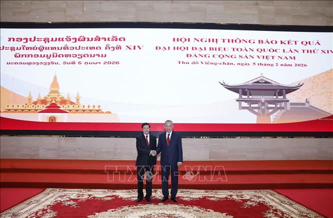 Tổng Bí thư Tô Lâm và Tổng Bí thư, Chủ tịch nước Lào Thongloun Sisoulith chủ trì Hội nghị thông báo kết quả Đại hội đại biểu toàn quốc lần thứ XIV của Đảng Cộng sản Việt Nam. Ảnh: Thống Nhất – TTXVN