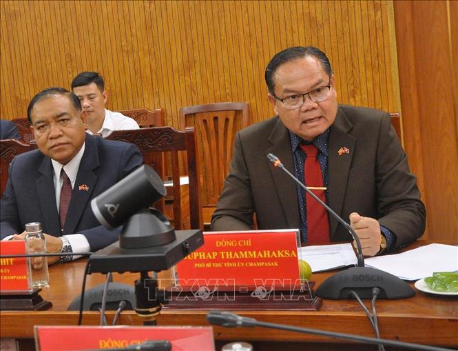 Ông Souphap Thammahaksa, Phó Bí thư Tỉnh ủy Champasak, phát biểu tại buổi làm việc. Ảnh: Ánh Tuyết - TTXVN
