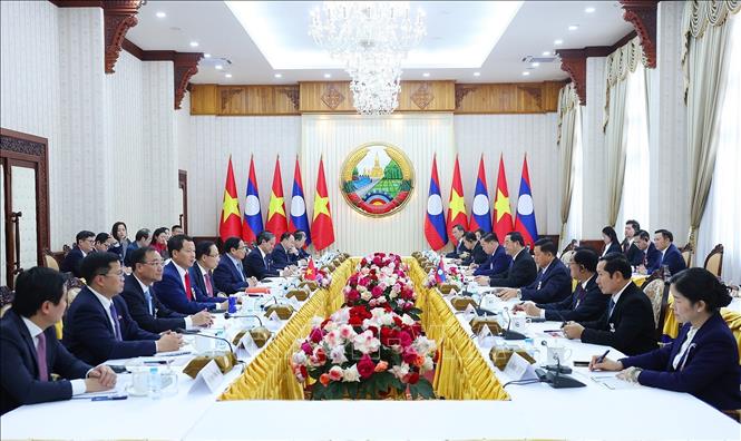 Thủ tướng Phạm Minh Chính gặp Thủ tướng Lào Sonexay Siphandone. Ảnh: Dương Giang-TTXVN
