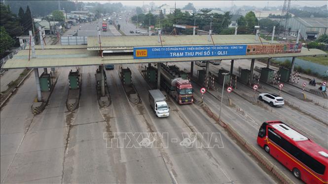 Trạm thu phí trên Quốc lộ 51, đoạn qua tỉnh Đồng Nai bỏ hoang. Ảnh: Công Phong - TTXVN
