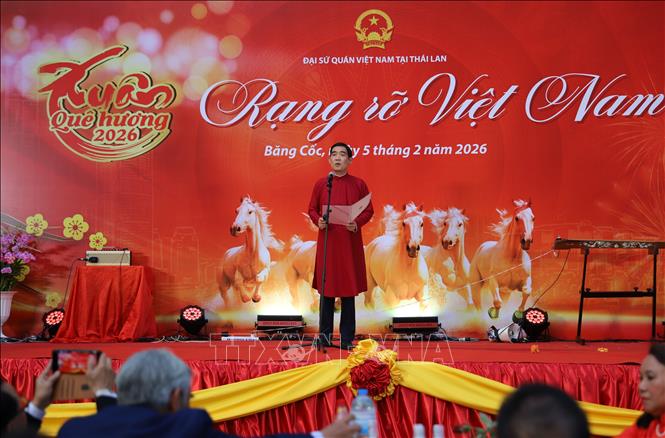 Đại sứ Phạm Việt Hùng phát biểu khai mạc Tết Cộng đồng 2026. Ảnh: Đỗ Sinh – PV TTXVN tại Thái Lan
