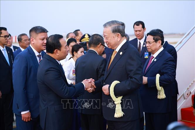 Lễ đón Tổng Bí thư Tô Lâm tại Sân bay Quốc tế Techo, Thủ đô Phnom Penh. Ảnh: Thống Nhất – TTXVN