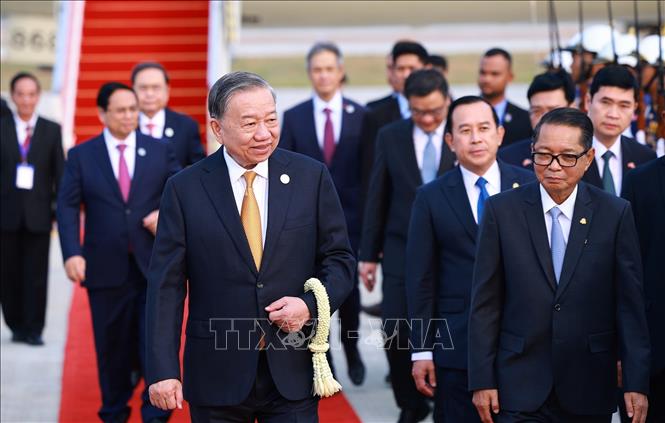 Tổng Bí thư Tô Lâm đến Phnom Penh, bắt đầu thăm cấp Nhà nước tới Vương quốc Campuchia. Ảnh: Dương Giang-TTXVN
