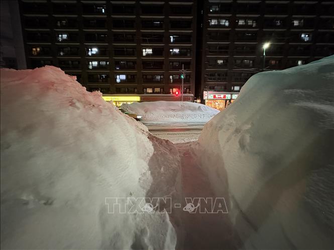Tuyết phủ lấp lối đi tại một đường phố ở Hokkaido, Nhật Bản. Ảnh: Phạm Tuân - P/v TTXVN tại Nhật Bản 