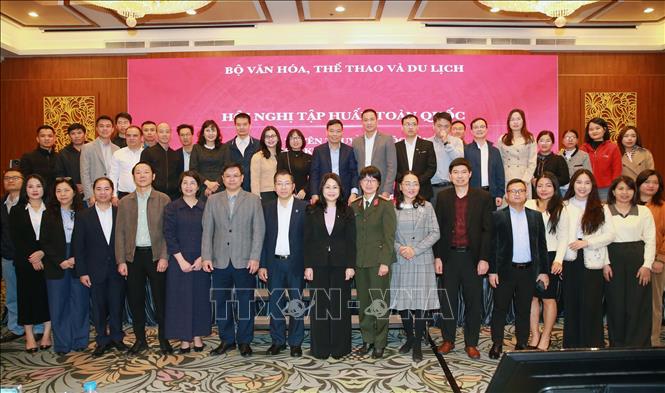 Lãnh đạo Bộ Văn hóa, Thể thao và Du lịch cùng các đại biểu dự hội nghị. Ảnh: Trọng Đức - TTXVN