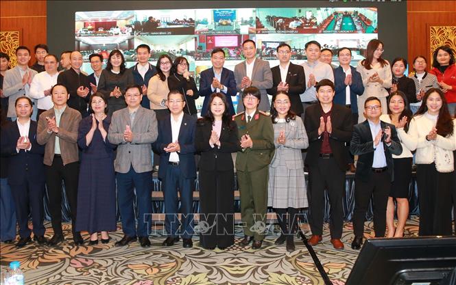 Lãnh đạo Bộ Văn hóa, Thể thao và Du lịch cùng các đại biểu dự hội nghị. Ảnh: Trọng Đức - TTXVN