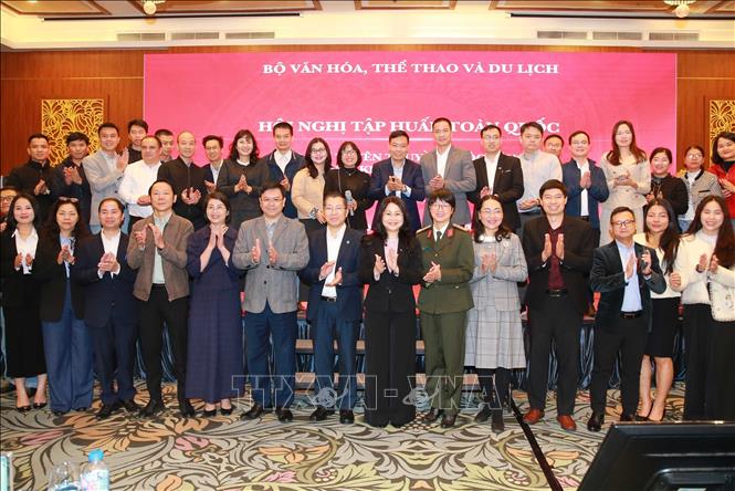 Lãnh đạo Bộ Văn hóa, Thể thao và Du lịch cùng các đại biểu dự hội nghị. Ảnh: Trọng Đức - TTXVN
