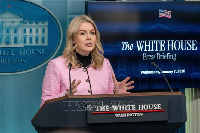 Thư ký báo chí Nhà Trắng Karoline Levitt phát biểu trong cuộc họp báo tại Washington, DC. Ảnh: THX/TTXVN