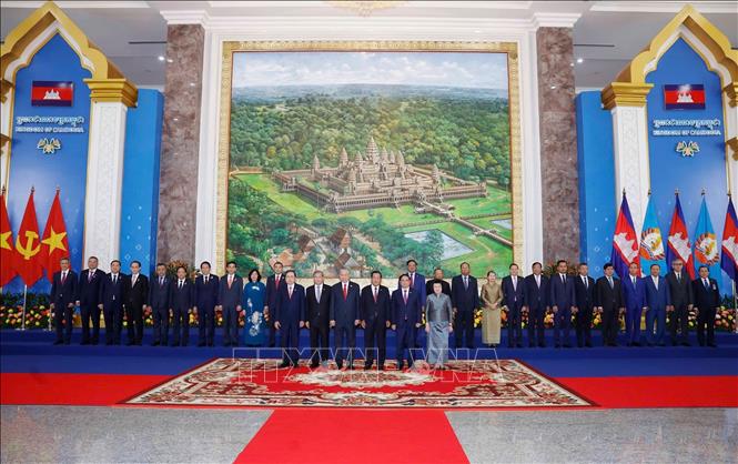 Tổng Bí thư Tô Lâm, Chủ tịch Đảng Nhân dân Campuchia Hun Sen cùng đoàn đại biểu hai Đảng. Ảnh: Thống Nhất – TTXVN