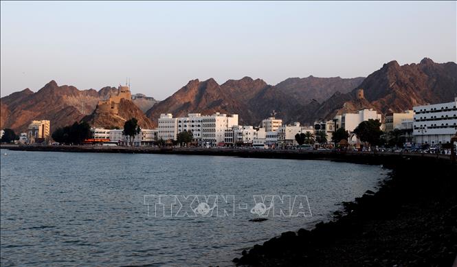 Iran và Mỹ đã nhất trí tiến hành vòng đàm phán mới về chương trình hạt nhân vào ngày 6/2/2026 tại thủ đô Muscat của Oman, sau nhiều ngày bất đồng về địa điểm và nội dung thương lượng, trong bối cảnh căng thẳng giữa hai bên tiếp tục leo thang. Ảnh: Quang cảnh thủ đô Muscat, Oman. THX/TTXVN