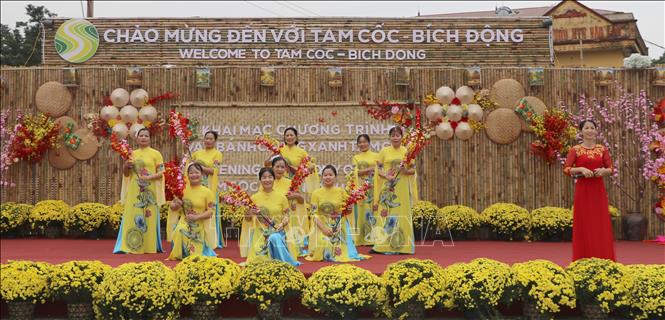 Các tiết mục văn nghệ tại chương trình. Ảnh: Thùy Dung - TTXVN