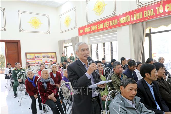 Các cử tri  phường Tiên Sơn (tỉnh Ninh Bình) phát biểu. Ảnh: Đại Nghĩa - TTXVN