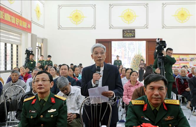 Các cử tri  phường Tiên Sơn (tỉnh Ninh Bình) phát biểu. Ảnh: Đại Nghĩa - TTXVN