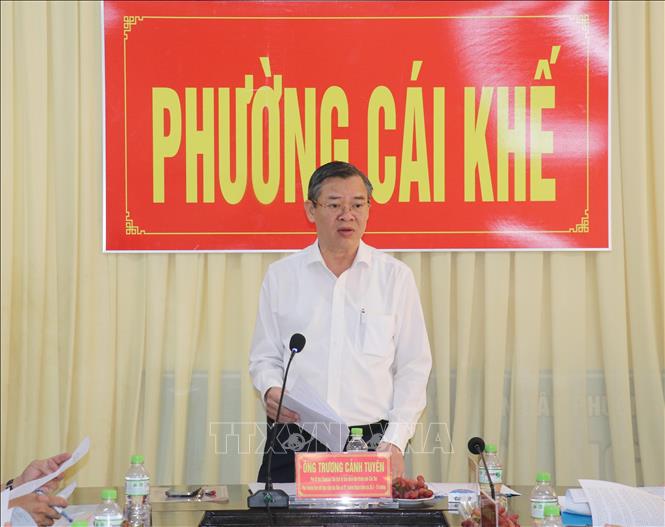 Chủ tịch UBND TP. Cần Thơ Trương Cảnh Tuyên phát biểu trong buổi kiểm tra công tác bầu cử tại phường Cái Khế. Ảnh: Ngọc Thiện- TTXVN.