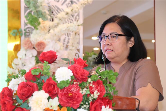 Bà Huỳnh Kim Định, Phó Giám đốc Trung tâm Khuyến nông Quốc gia, thông tin về định hướng hỗ trợ các địa phương thực hiện các mô hình nông nghiệp xanh. Ảnh: Thu Hiền - TTXVN