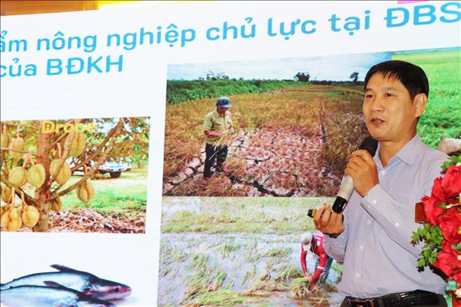 Tiến sĩ Nguyễn Thành Tâm, Viện Mekong (Đại học Cần Thơ), trình bày xu hướng nông nghiệp xanh. Ảnh: Thu Hiền - TTXVN