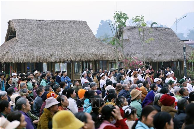 Lễ hội xuân thu hút đông đảo người dân trong và ngoài xã Thịnh Minh tham dự. Ảnh: Trọng Đạt-TTXVN 