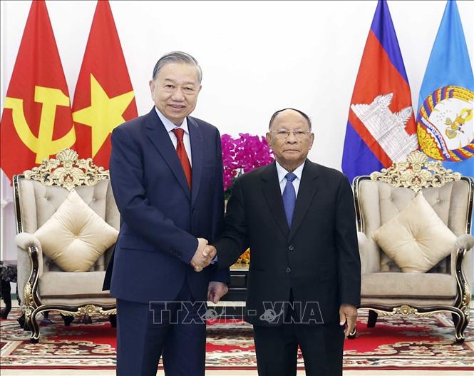Tổng Bí thư Tô Lâm gặp Chủ tịch danh dự Đảng Nhân dân Campuchia Heng Samrin. Ảnh: Thống Nhất – TTXVN