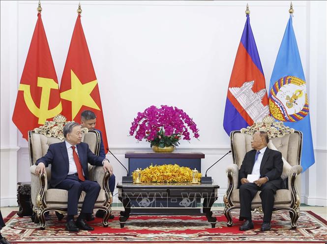 Tổng Bí thư Tô Lâm gặp Chủ tịch danh dự Đảng Nhân dân Campuchia Heng Samrin. Ảnh: Thống Nhất – TTXVN