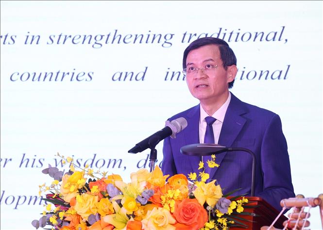 Đồng chí Đoàn Minh Huấn, Ủy viên Bộ Chính trị, Giám đốc Học viện Chính trị quốc gia Hồ Chí Minh phát biểu chào mừng. Ảnh: Văn Điệp - TTXVN