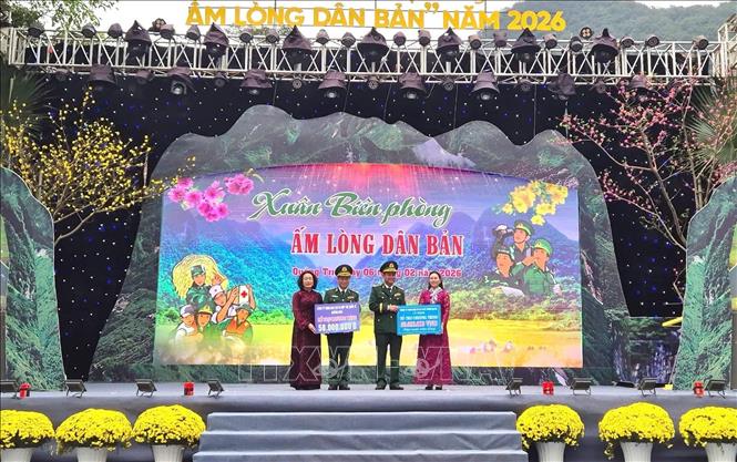 Chương trình luôn có sự đồng hành, hỗ trợ của các đơn vị, tổ chức, cá nhân hảo tâm cùng chung tay chăm lo Tết cho người nghèo, đồng bào dân tộc thiểu số và nhân dân khu vực biên giới của tỉnh. Ảnh: TTXVN phát