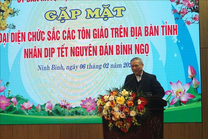 Giám mục Vũ Đình Hiệu, Chủ tịch Ủy ban Bác ái xã hội - Hội đồng Giám mục Việt Nam, Giám mục Giáo phận Bùi Chu phát biểu buổi gặp mặt. Ảnh: Thanh Tuấn - TTXVN