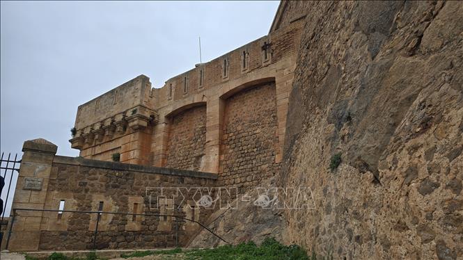 Phần cổng và tường bao pháo đài còn tương đối nguyên vẹn. Ảnh: Nguyễn An - PV CQTT ở Algeria 