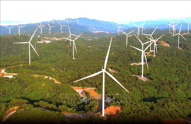 Quảng Trị là một trong số ít địa phương ở miền Trung hội tụ đầy đủ các điều kiện thuận lợi để phát triển năng lượng sạch quy mô lớn, từ tiềm năng gió, bức xạ mặt trời đến lợi thế về quỹ đất và hạ tầng truyền tải. Ảnh: Nguyên Linh-TTXVN