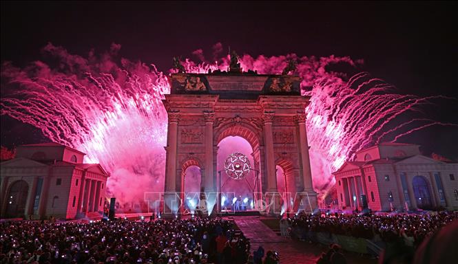 Màn trình diễn pháo hoa tại lễ khai mạc Olympic mùa Đông Milan-Cortina 2026 ở Milan, Italy, ngày 6/2/2026. Ảnh: THX/TTXVN