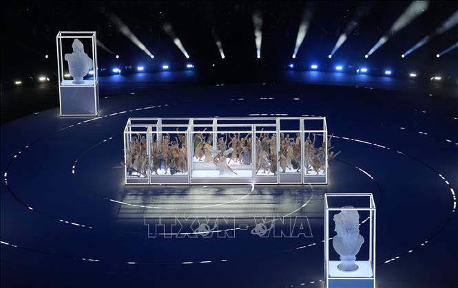 Nghệ sĩ biểu diễn tại lễ khai mạc Olympic mùa Đông Milan-Cortina 2026 ở Milan, Italy, ngày 6/2/2026. Ảnh: THX/TTXVN