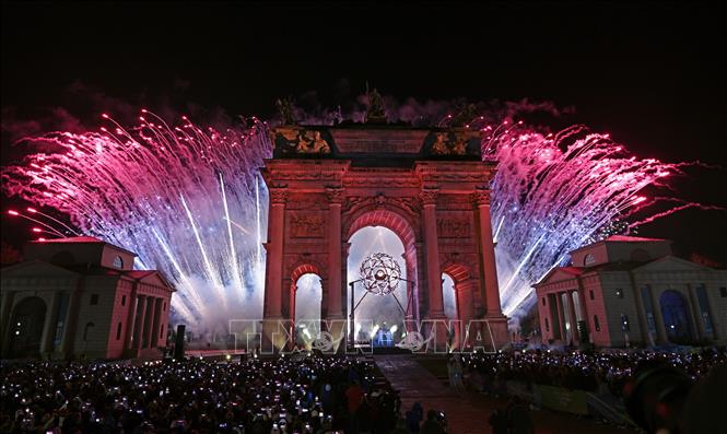 Màn trình diễn pháo hoa tại lễ khai mạc Olympic mùa Đông Milan-Cortina 2026 ở Milan, Italy, ngày 6/2/2026. Ảnh: THX/TTXVN