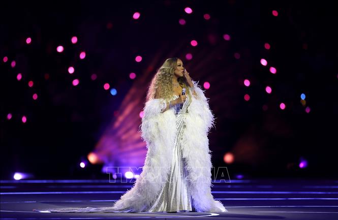 Ca sĩ Mariah Carey trình diễn tại lễ khai mạc Olympic mùa Đông Milan-Cortina 2026 ở Milan, Italy, ngày 6/2/2026. Ảnh: THX/TTXVN