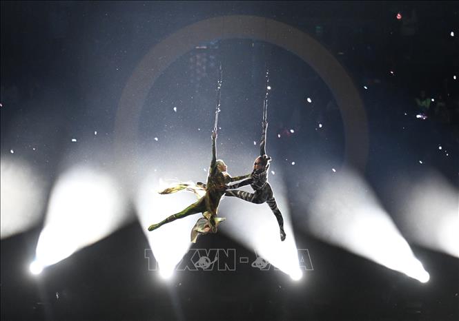 Nghệ sĩ biểu diễn tại lễ khai mạc Olympic mùa Đông Milan-Cortina 2026 ở Milan, Italy, ngày 6/2/2026. Ảnh: THX/TTXVN