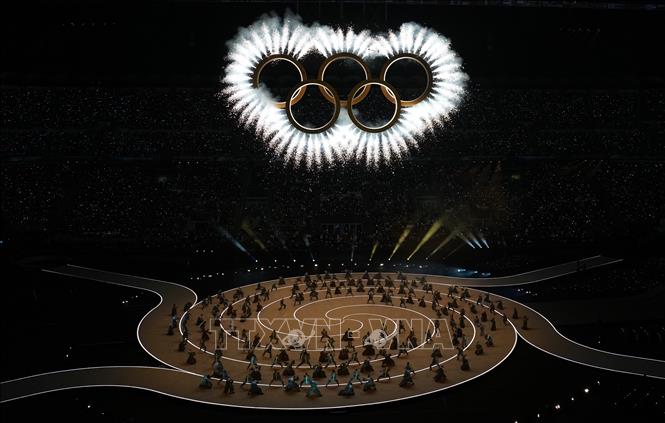 Nghệ sĩ biểu diễn tại lễ khai mạc Olympic mùa Đông Milan-Cortina 2026 ở Milan, Italy, ngày 6/2/2026. Ảnh: THX/TTXVN