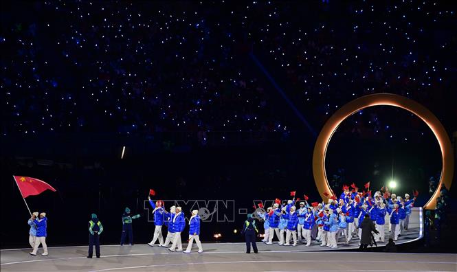 Đoàn thể thao Trung Quốc diễu hành tại lễ khai mạc Olympic mùa Đông Milan-Cortina 2026 ở Milan, Italy, ngày 6/2/2026. Ảnh: THX/TTXVN