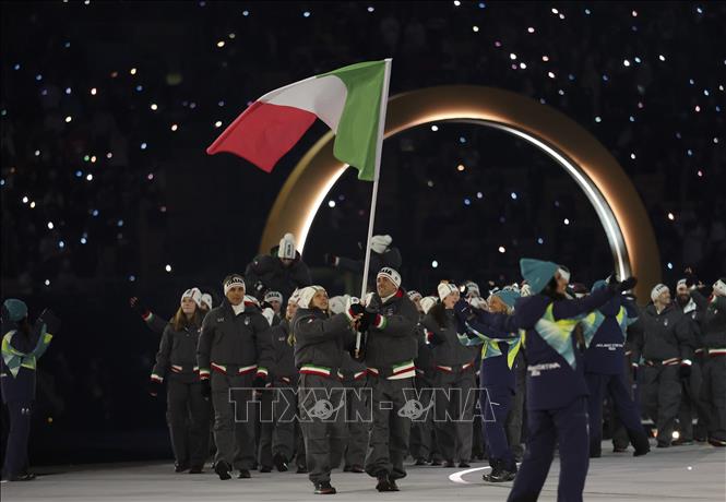 Đoàn thể thao Italy diễu hành tại lễ khai mạc Olympic mùa Đông Milan-Cortina 2026 ở Milan, Italy, ngày 6/2/2026. Ảnh: THX/TTXVN