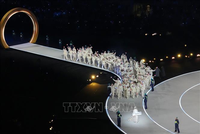 Đoàn thể thao Pháp diễu hành tại lễ khai mạc Olympic mùa Đông Milan-Cortina 2026 ở Milan, Italy, ngày 6/2/2026. Ảnh: THX/TTXVN