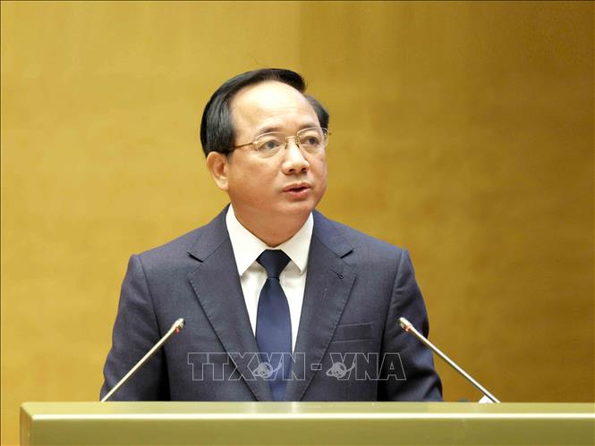 Đồng chí Trịnh Văn Quyết, Uỷ viên Bộ Chính trị, Bí thư Trung ương Đảng, Trưởng Ban Tuyên giáo và Dân vận Trung ương giới thiệu Chuyên đề: “Một số vấn đề mới, cốt lõi và kinh nghiệm 40 năm đổi mới trong văn kiện Đại hội XIV của Đảng”. Ảnh: Phương Hoa - TTXVN