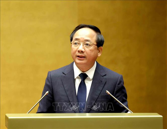 Đồng chí Trịnh Văn Quyết, Uỷ viên Bộ Chính trị, Bí thư Trung ương Đảng, Trưởng Ban Tuyên giáo và Dân vận Trung ương giới thiệu Chuyên đề: “Một số vấn đề mới, cốt lõi và kinh nghiệm 40 năm đổi mới trong văn kiện Đại hội XIV của Đảng”. Ảnh: Phương Hoa - TTXVN