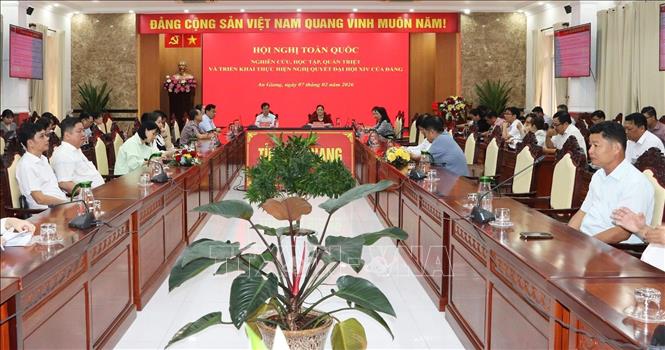 Các đại biểu dự hội nghị trực tuyến tại điểm cầu UBND tỉnh An Giang. Ảnh: Lê Huy Hải - TTXVN