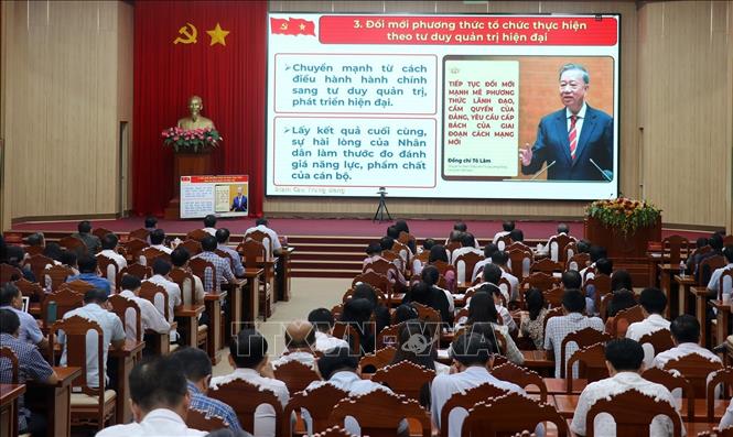 Các đại biểu dự hội nghị trực tuyến tại điểm cầu An Giang. Ảnh: Lê Huy Hải - TTXVN