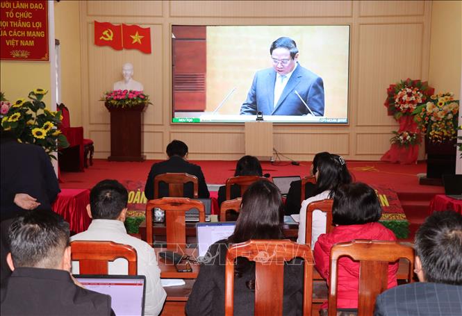 Cán bộ, đảng viên xã biên giới Lao Chải (Tuyên Quang) tham dự Hội nghị trực tuyến toàn quốc nghiên cứu, học tập, quán triệt và triển khai thực hiện Nghị quyết Đại hội XIV của Đảng. Ảnh: Đức Thọ - TTXVN