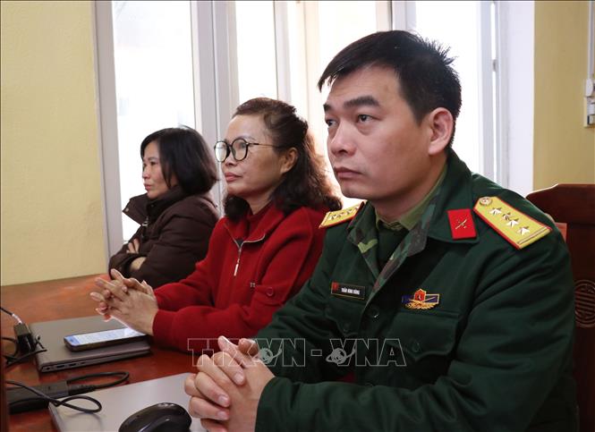 Cán bộ, đảng viên xã biên giới Lao Chải (Tuyên Quang) tham dự Hội nghị trực tuyến toàn quốc nghiên cứu, học tập, quán triệt và triển khai thực hiện Nghị quyết Đại hội XIV của Đảng. Ảnh: Đức Thọ - TTXVN