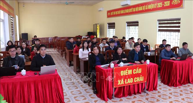 Cán bộ, đảng viên xã biên giới Lao Chải (Tuyên Quang) tham dự Hội nghị trực tuyến toàn quốc nghiên cứu, học tập, quán triệt và triển khai thực hiện Nghị quyết Đại hội XIV của Đảng. Ảnh: Đức Thọ - TTXVN