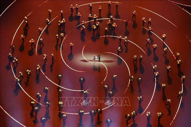 Nghệ sĩ biểu diễn tại lễ khai mạc Olympic mùa Đông Milan-Cortina 2026 ở Milan, Italy, ngày 6/2/2026. Ảnh: THX/TTXVN