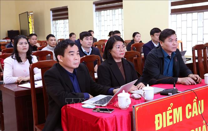 Cán bộ, đảng viên xã biên giới Lao Chải (Tuyên Quang) tham dự Hội nghị trực tuyến toàn quốc nghiên cứu, học tập, quán triệt và triển khai thực hiện Nghị quyết Đại hội XIV của Đảng. Ảnh: Đức Thọ - TTXVN