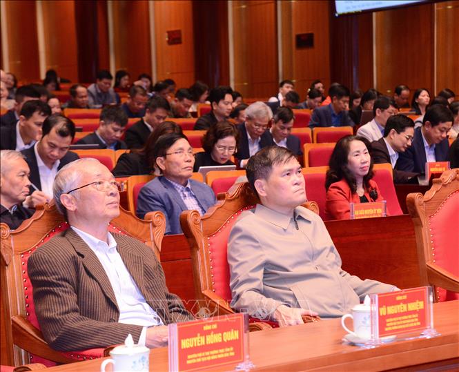 Ông Bùi Văn Khắng, Chủ tịch UBND tỉnh Quảng Ninh cùng các đại biểu tham gia Hội nghị trực tuyến nghiên cứu, học tập, quán triệt và triển khai thực hiện Nghị quyết Đại hội XIV của Đảng. Ảnh: Thanh Vân-TTXVN 