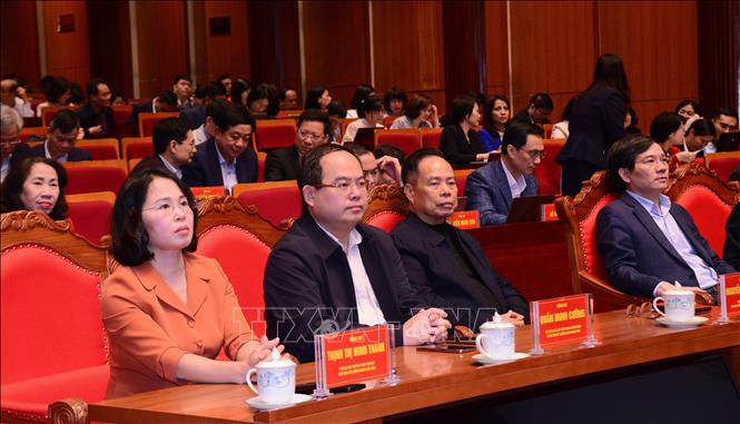 Ông Quản Minh Cường, Bí thư Tỉnh ủy Quảng Ninh (thứ 2, trái, hàng đầu), tham dự Hội nghị trực tuyến toàn quốc nghiên cứu, học tập, quán triệt và triển khai thực hiện Nghị quyết Đại hội XIV của Đảng. Ảnh: Thanh Vân-TTXVN 