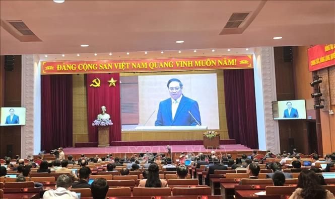 Tại các điểm cầu từ tỉnh đến cơ sở, cán bộ, đảng viên tập trung nghiên cứu 8 chuyên đề trọng tâm. Ảnh: Thanh Vân-TTXVN 